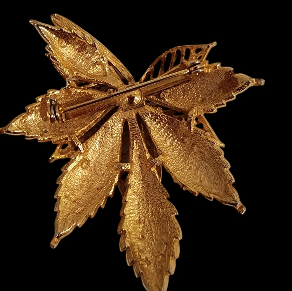 1950s vintage brooch pin leaf brooch gold tone unsigned 1950s fifties 50s